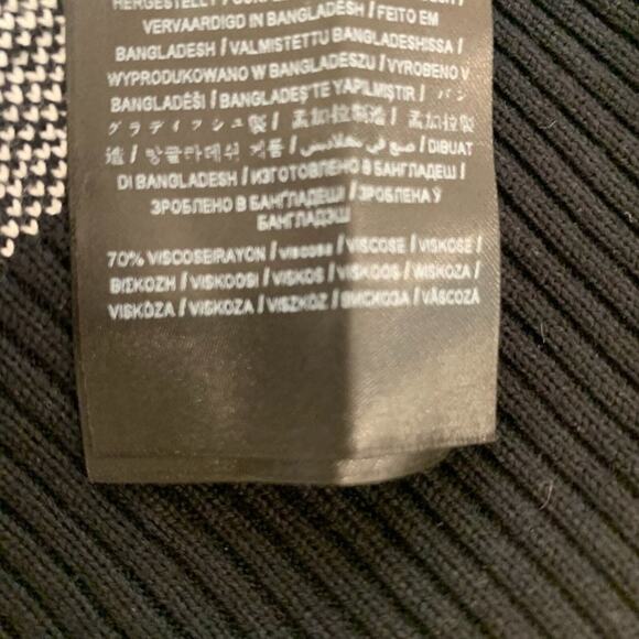 NEW GUESS BLACK WITH WHITE "GUESS" LOGO 1/4 ZIP CROPPED SWEATER XL - Picture 9 of 11